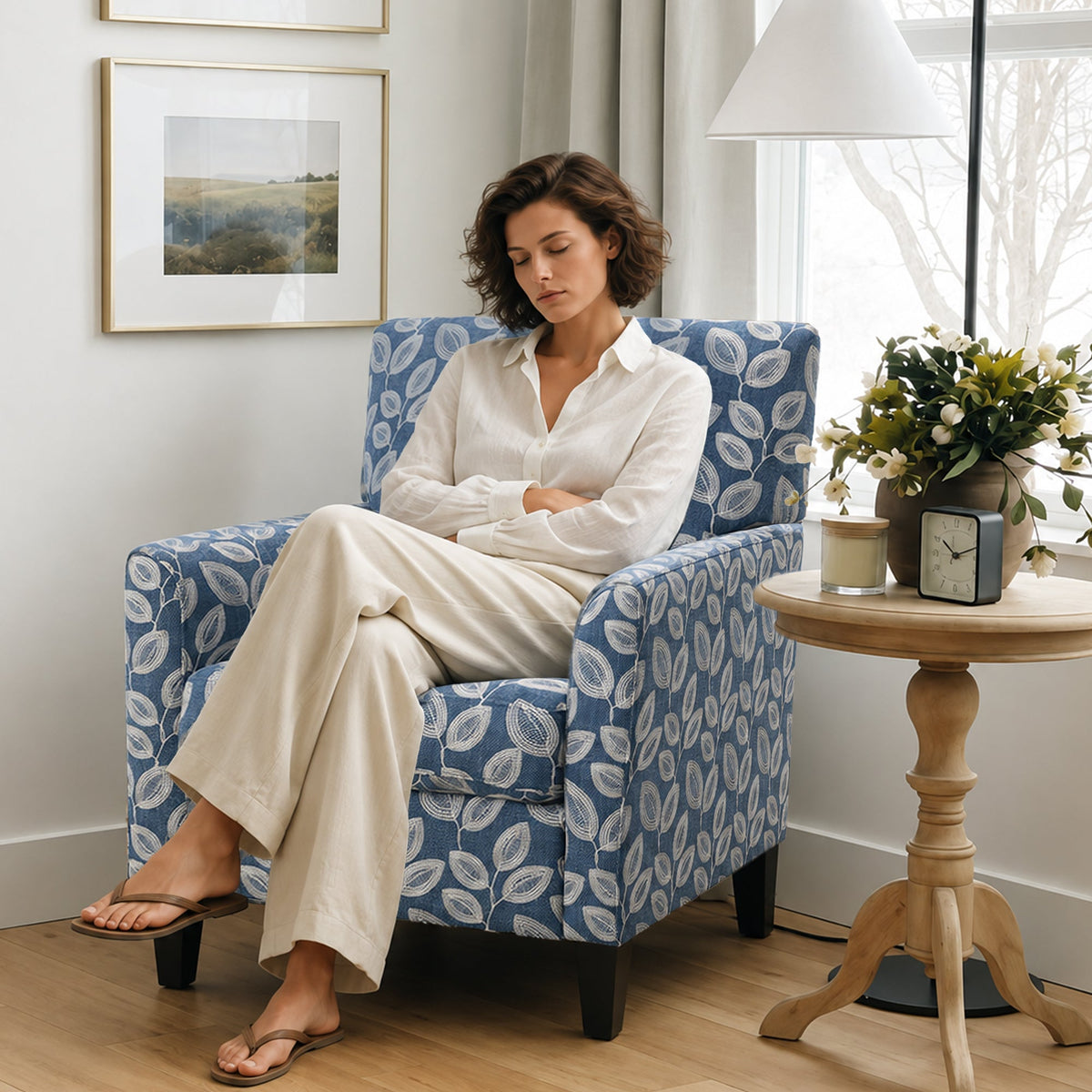 Mid-Century Modern Jacquard Accent Chair with Soft Track Arms