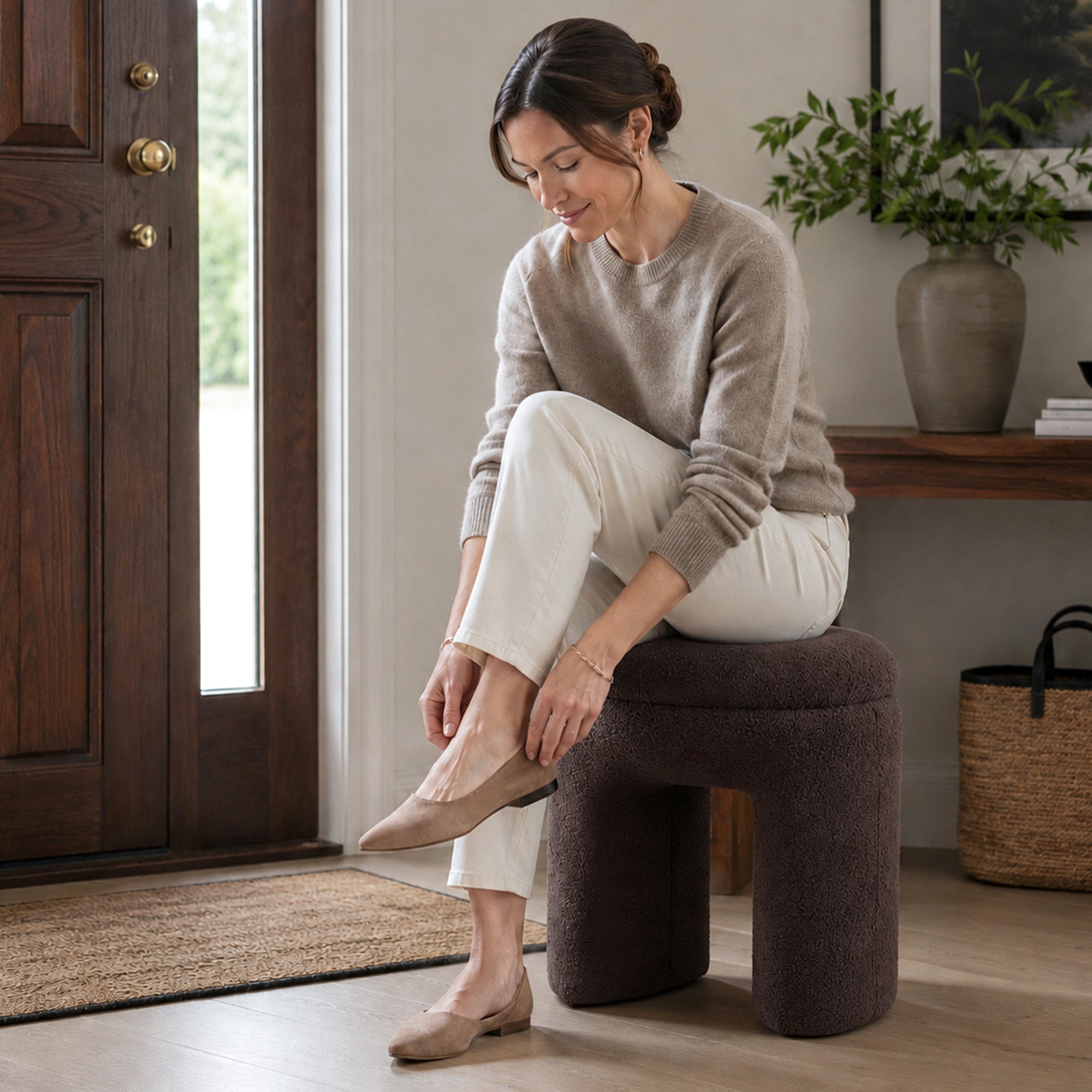 Contemporary Teddy Bouclé Accent Stool with Solid Wood Frame – Fully Assembled