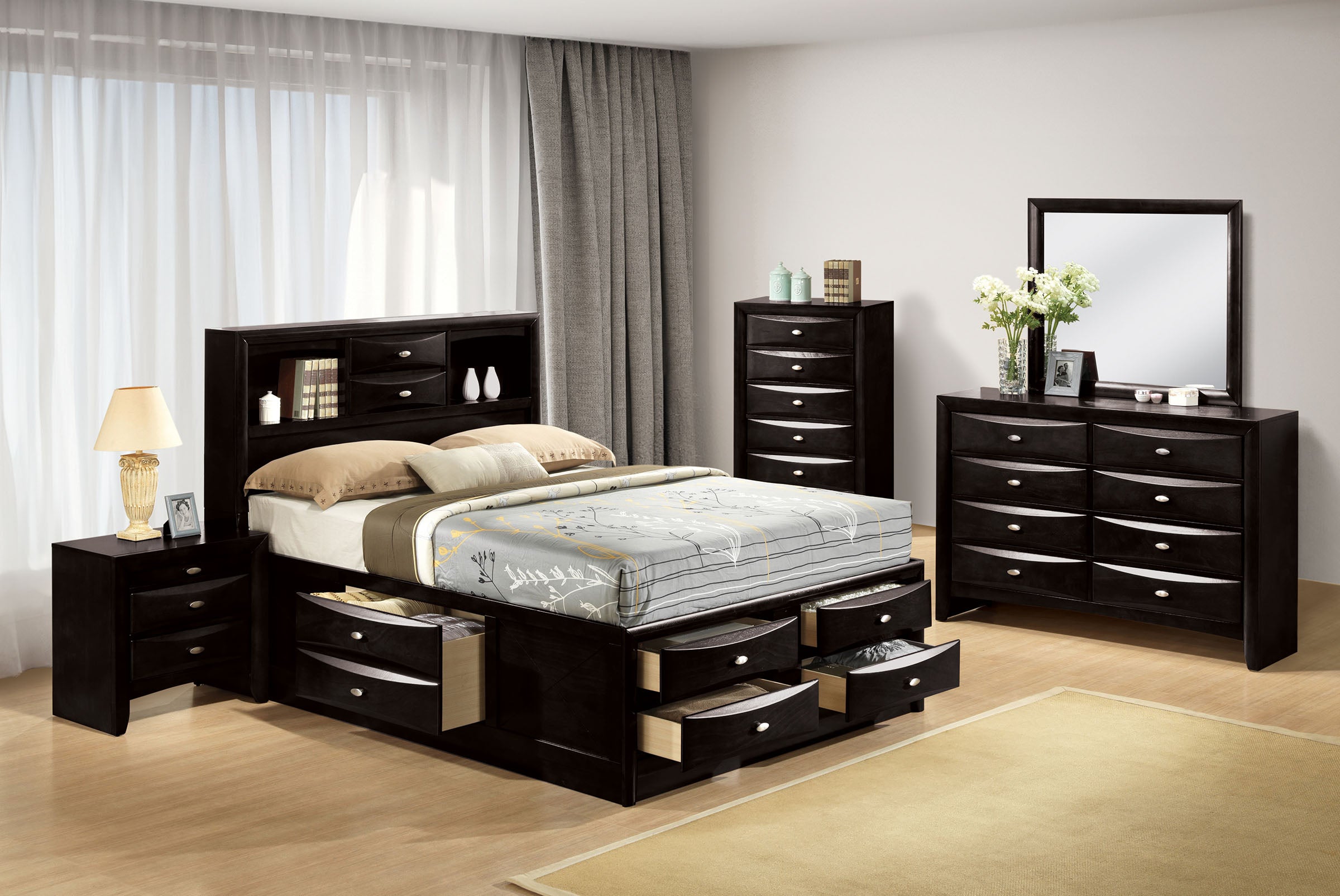 Zosimo Classic 4-Piece Bedroom Set with Storage