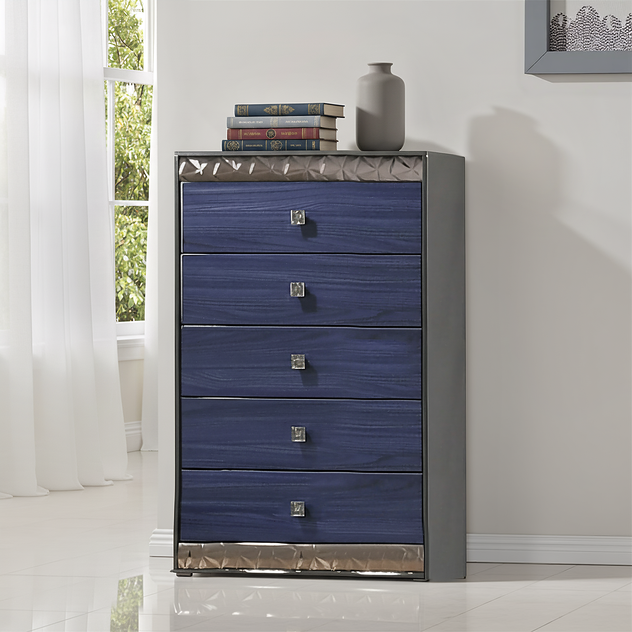 Sorrenta Glam Chest